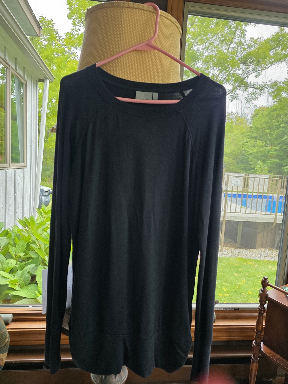 Athleta Black Long-Sleeve Crew Neck Pullover Size Small